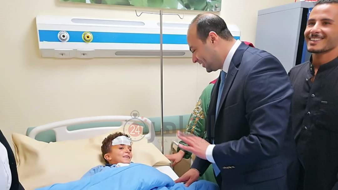 مدير هيئة الرعاية الصحية يتفقد الحالة الصحية لمصابي حادث طريق الشادر - قص