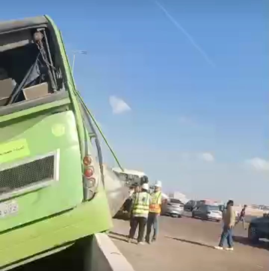 حادث انقلاب أتوبيس نقل عام بالطريق الدولي بالإسكندرية