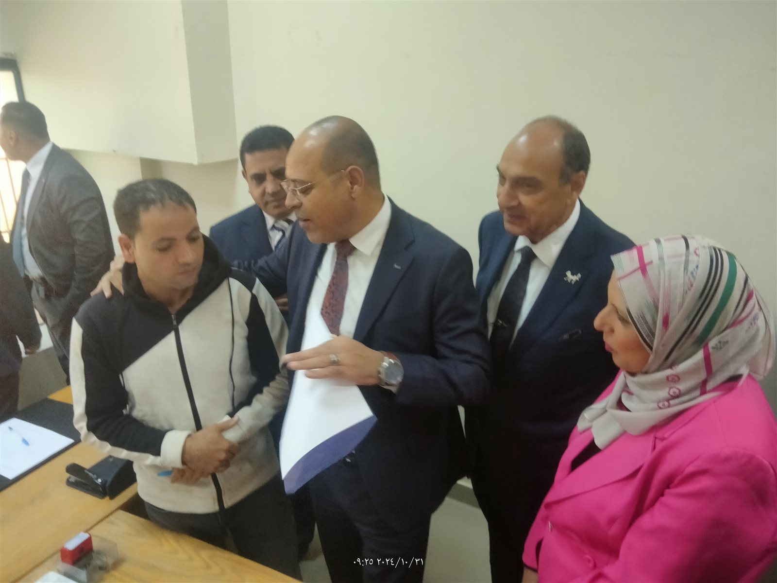 وزير العمل يوزع 70 عقد عمل خلال زيارته لجنوب سيناء