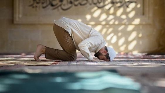 تفسير حلم التعثر في الصلاة