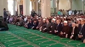 ماذا يقول الإمام في صلاة الجماعة؟