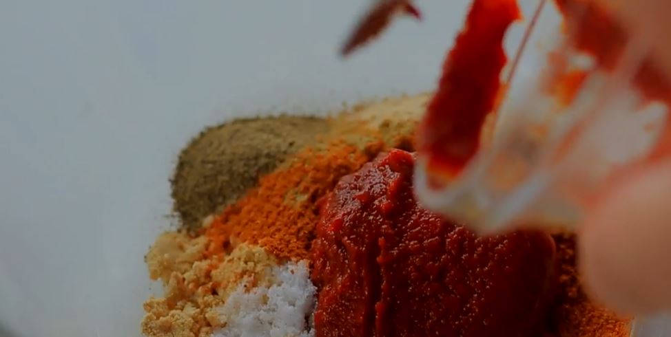 طريقة عمل أوراك دجاج مخلية مشوية في الفرن