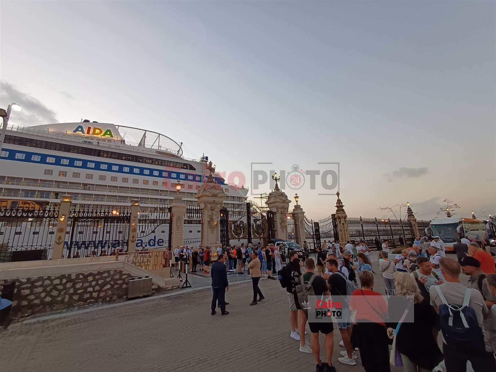 السفينة عايده بلو 