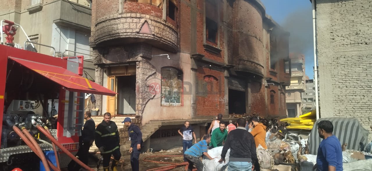 حريق مخزن موبيليا بدمياط (6)