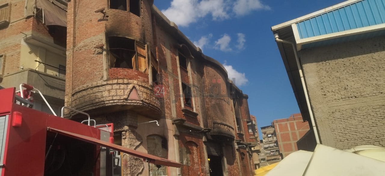 حريق مخزن موبيليا بدمياط (5)