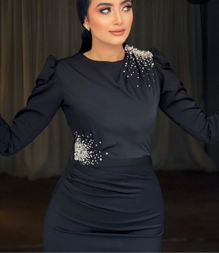 فساتين سواريه صك أسود