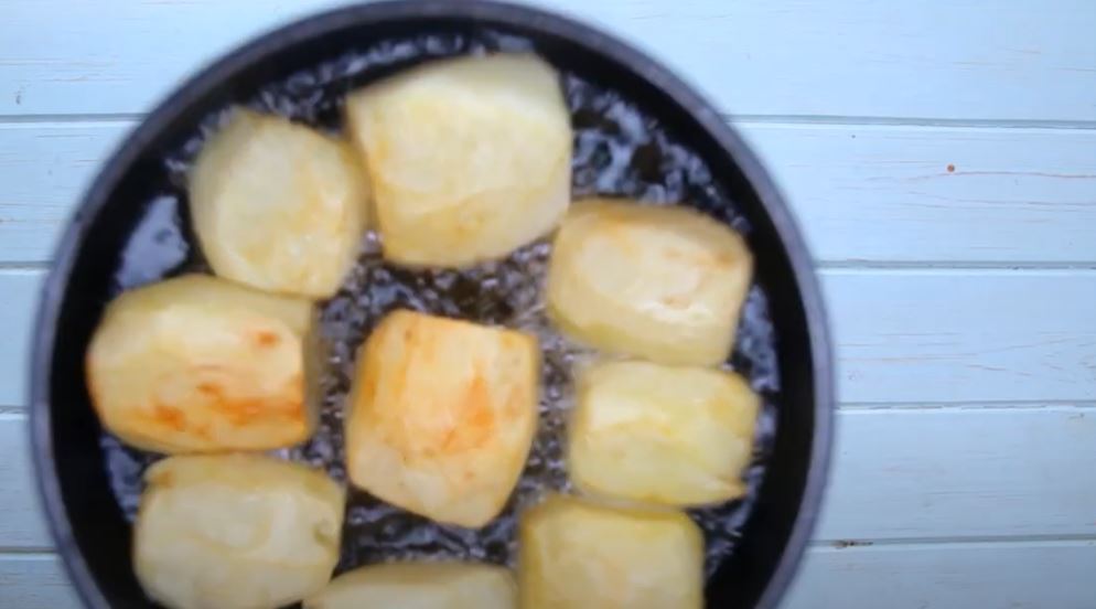 عمل البطاطس المحشية باللحمة المفرومة