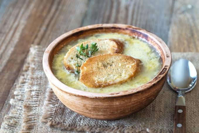 طريقة عمل شوربة البصل الفرنسية 