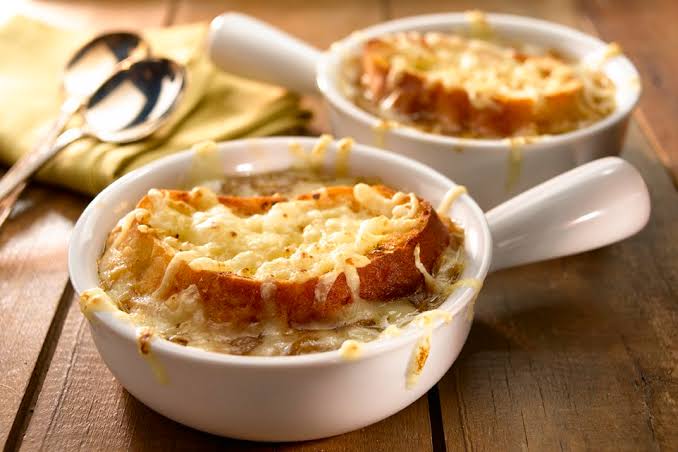 طريقة عمل شوربة البصل الأصلية 