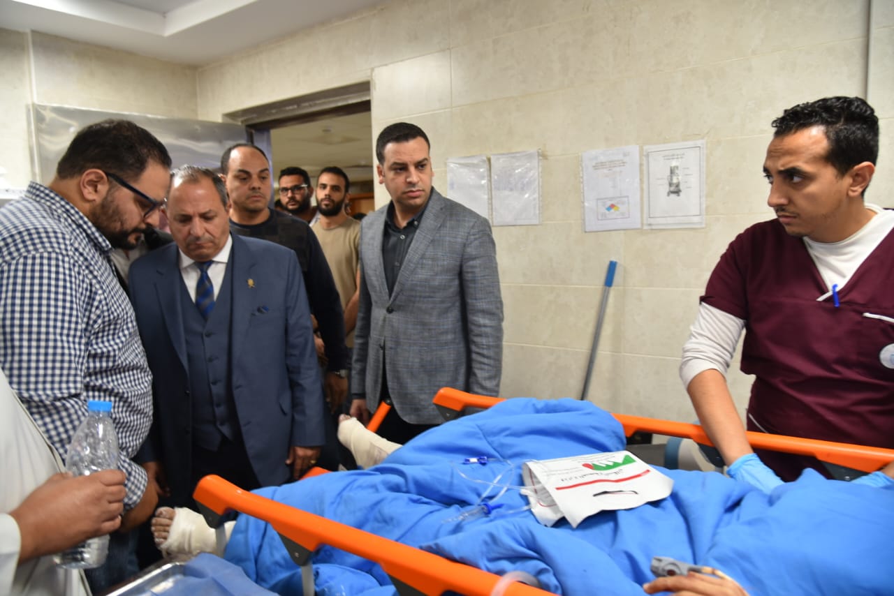 محافظ بورسعيد يزور مصابي حادث طريق المطرية