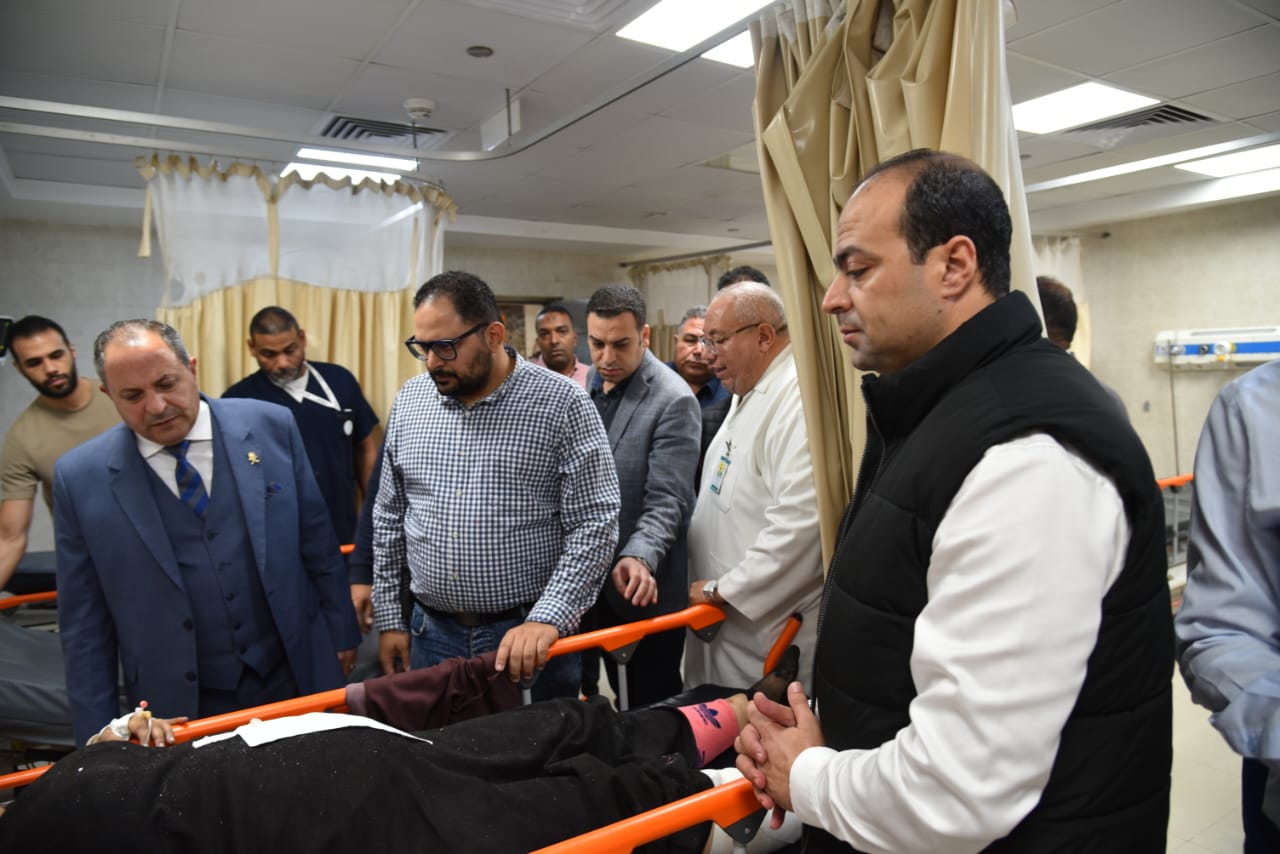 محافظ بورسعيد يزور مصابي حادث طريق المطرية