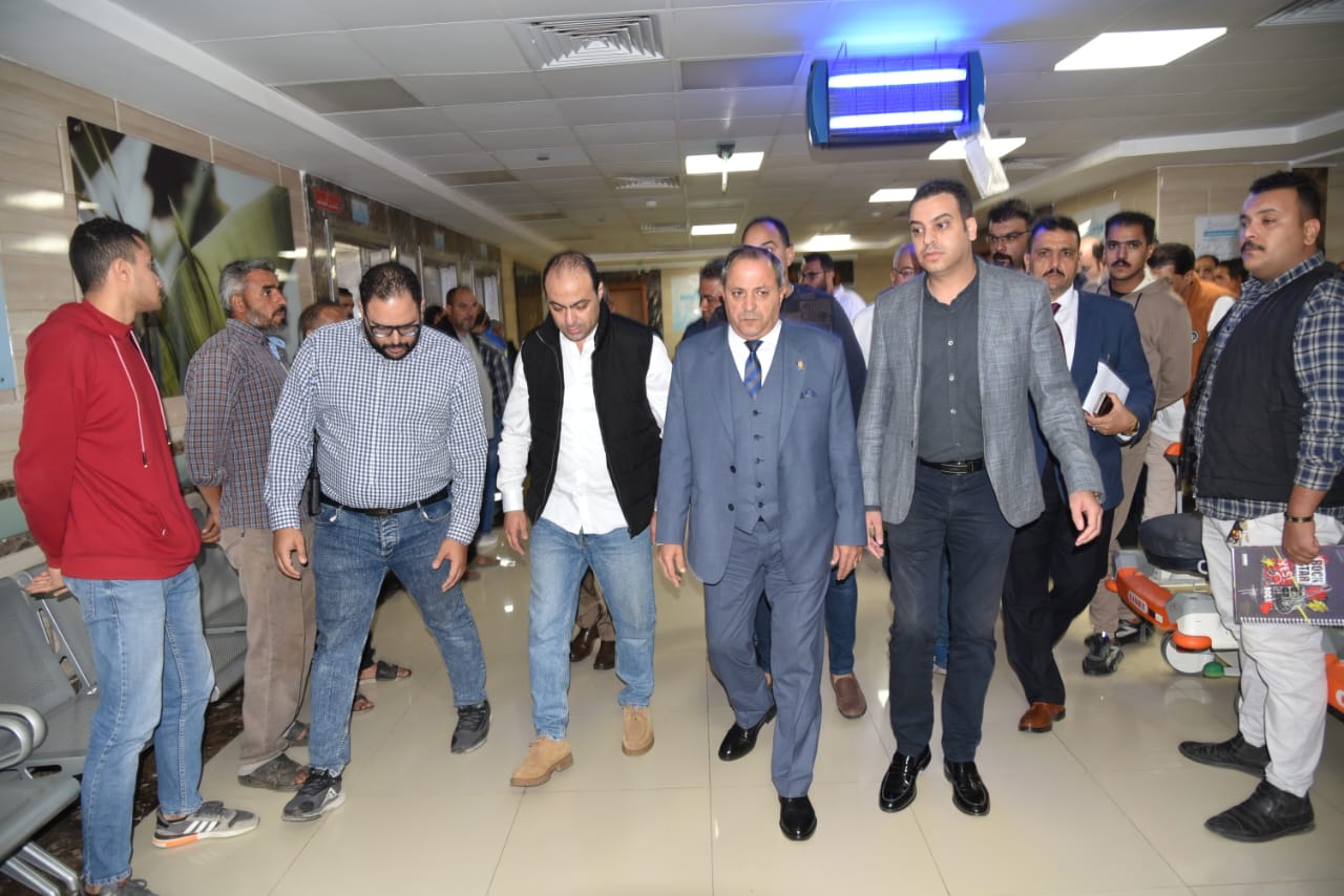 محافظ بورسعيد يزور مصابي حادث طريق المطرية