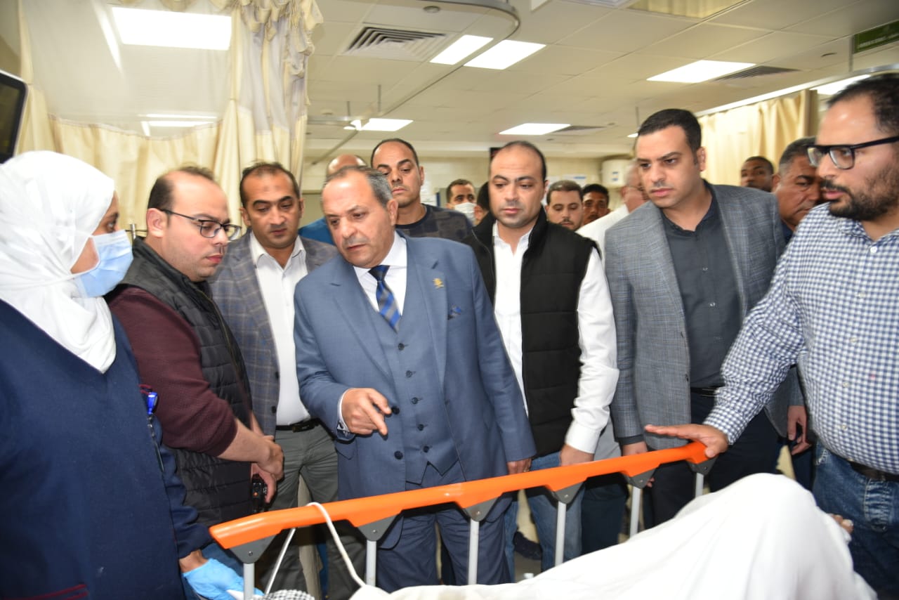 محافظ بورسعيد يزور مصابي حادث طريق المطرية