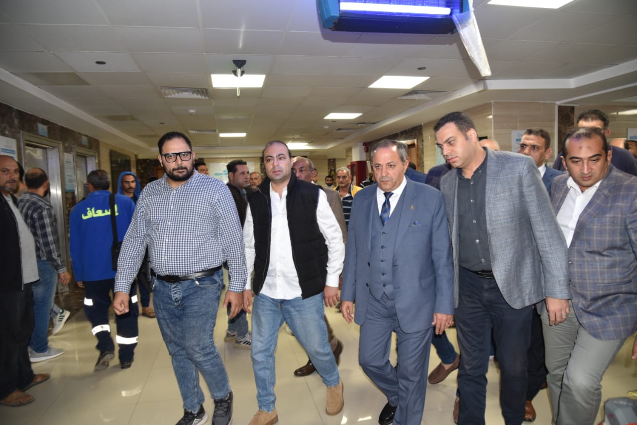 محافظ بورسعيد يزور مصابي حادث طريق المطرية