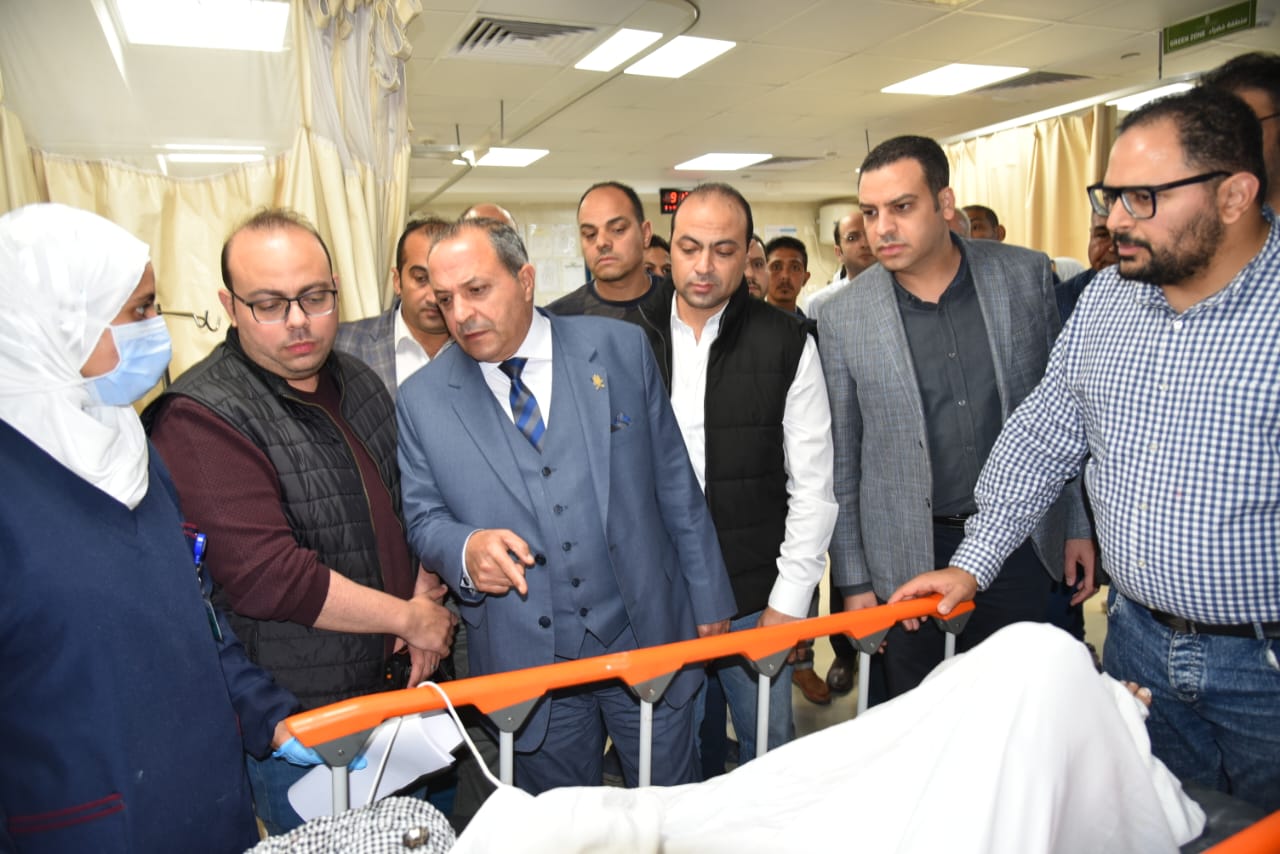 محافظ بورسعيد يزور مصابي حادث طريق المطرية