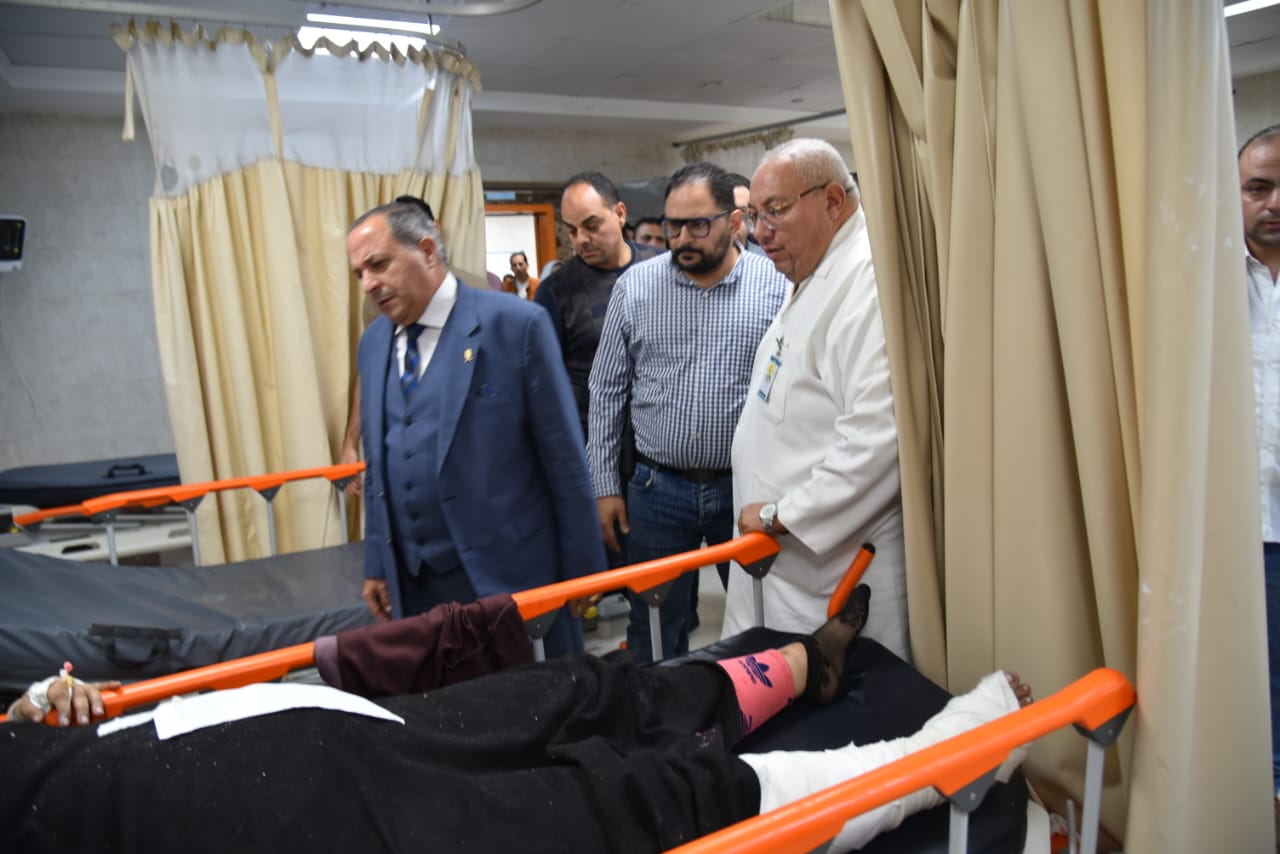 محافظ بورسعيد يزور مصابي حادث طريق المطرية