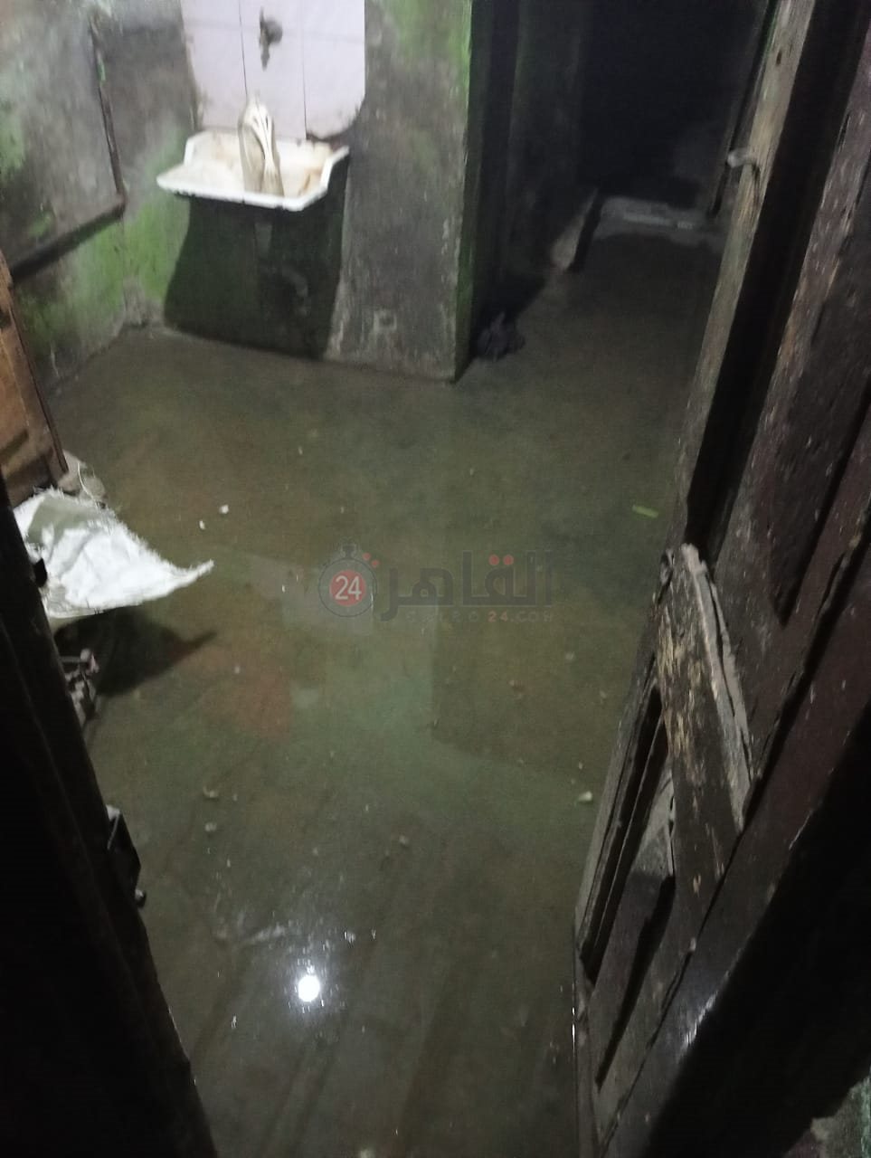 غرق بعض شوارع ومنازل قرية دار السلام بمياه الصرف الصحى بالفيوم