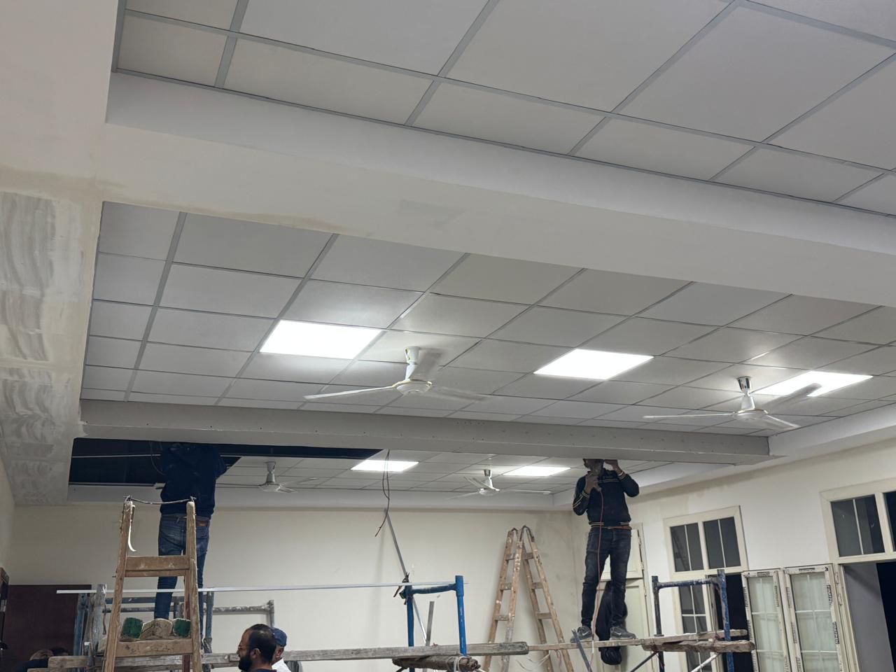 انتهاء أعمال الصيانة في المدرج النهار سقفه