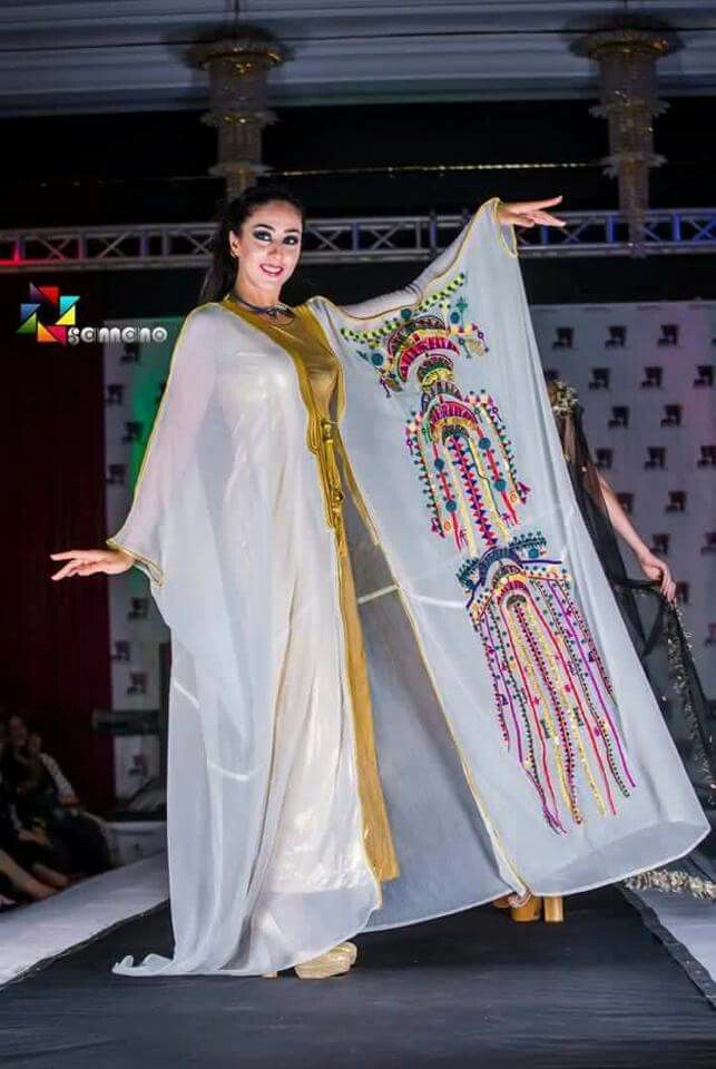 الفساتين الطويلة والفضفاضة