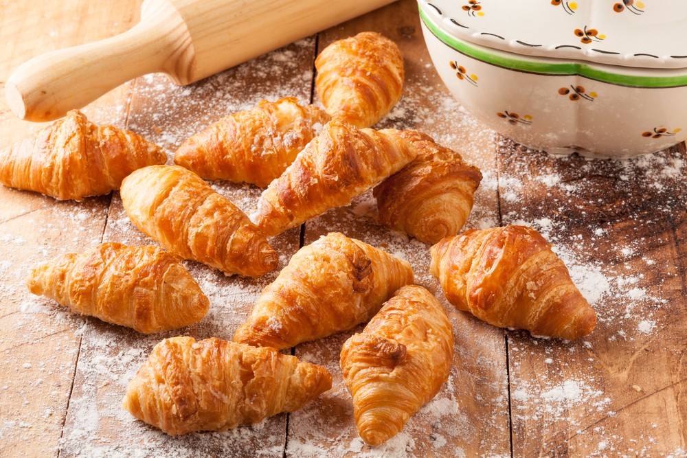 طريقة عمل كرواسون سريع خطوة بخطوة