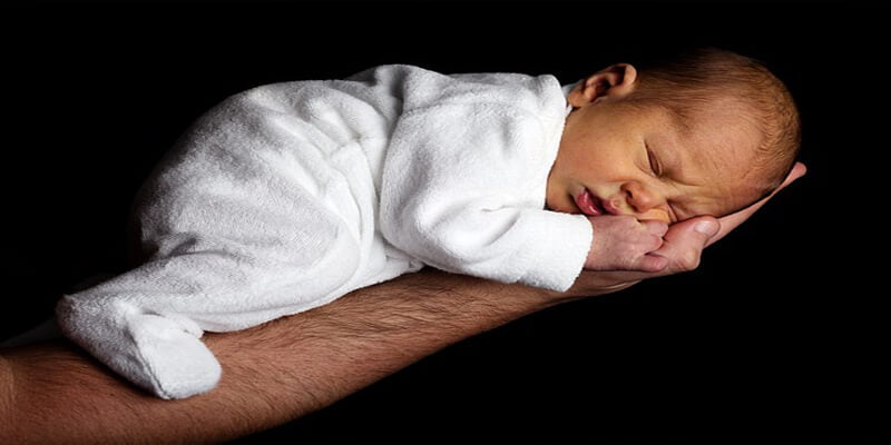 رؤية طفل رضيع في المنام للعزباء
