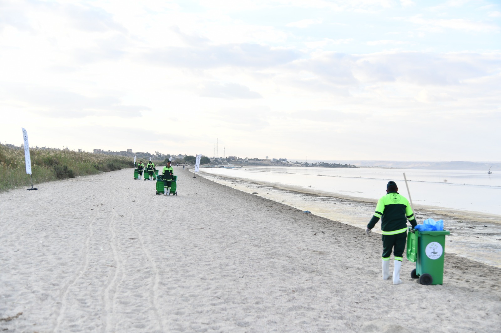 على هامش مهرجان الفيوم السينمائي الدولي.. حملة لنظافة ساحل بحيرة قارون 