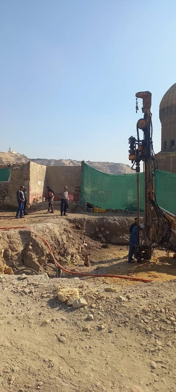  الآثار تبدأ في إعادة تركيب مئذنة التربة السلطانية بالسيدة عائشة (3)