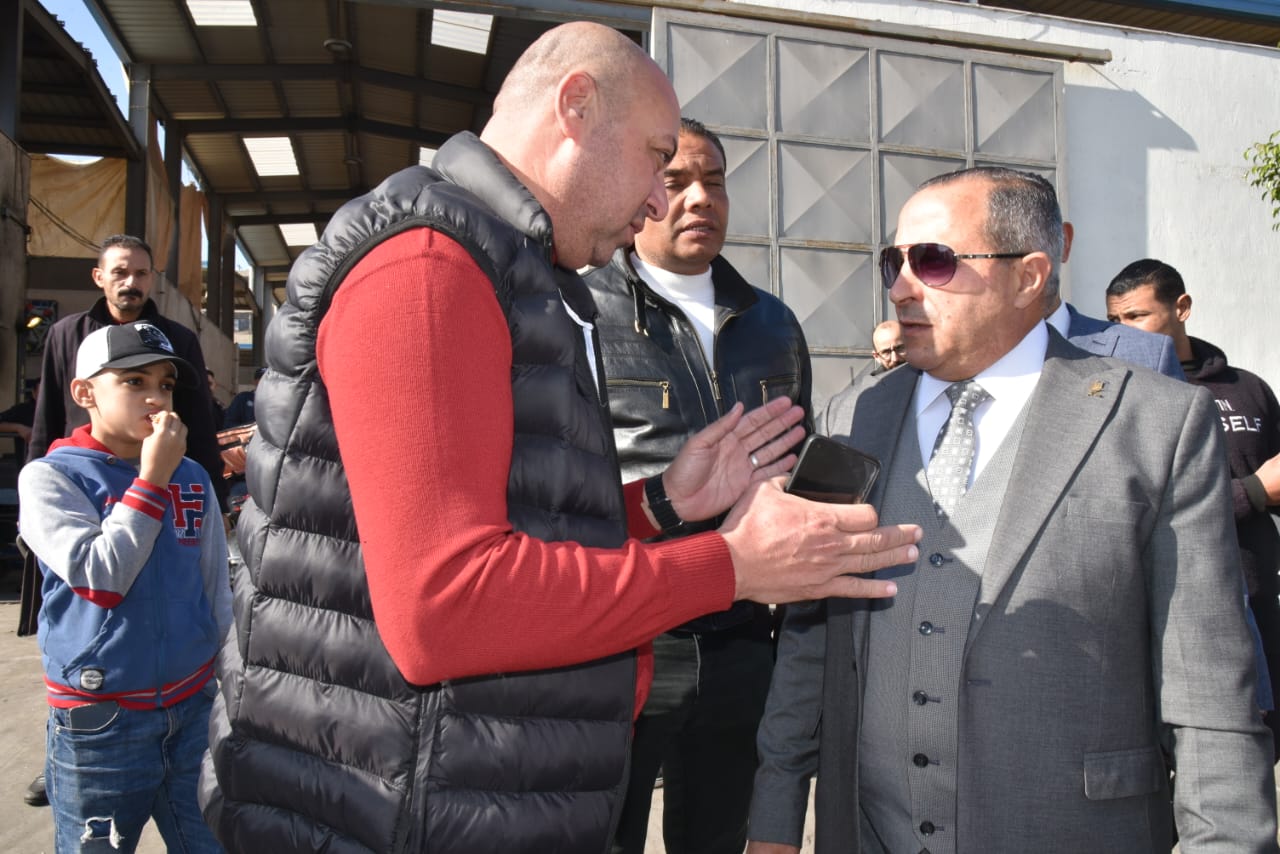 محافظ بورسعيد يتفقد سوق الأسماك 