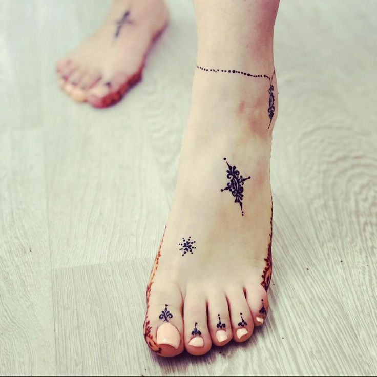 رسومات حنة للقدمين