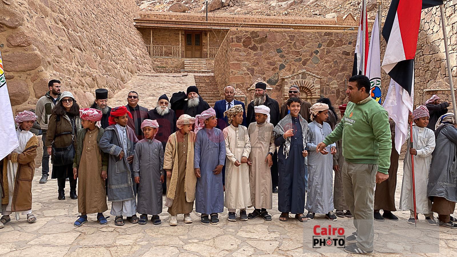 محافظ جنوب سيناء يرسل هدايا إلى رهبان دير سانت كاترين