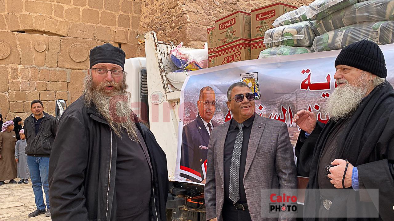 محافظ جنوب سيناء يرسل هدايا إلى رهبان دير سانت كاترين