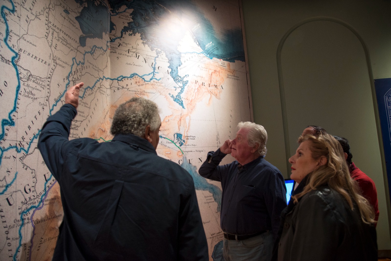 زيارة حسين فهمي وزوجته لمدينة الإسماعيلية (14)