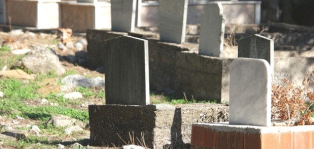 رؤية الميت مريض وتعبان في المنام