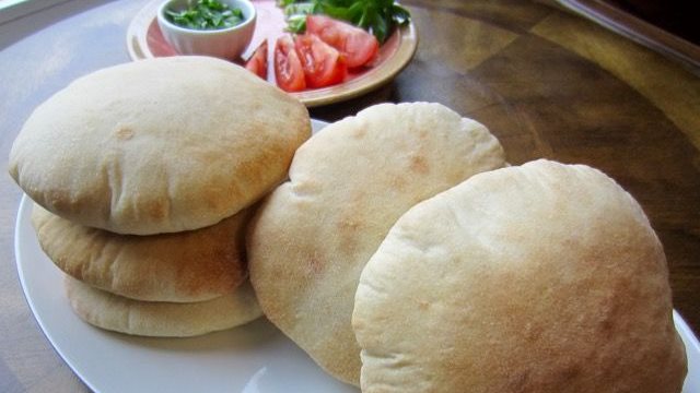 طريقة عمل العيش الشامي في الفرن