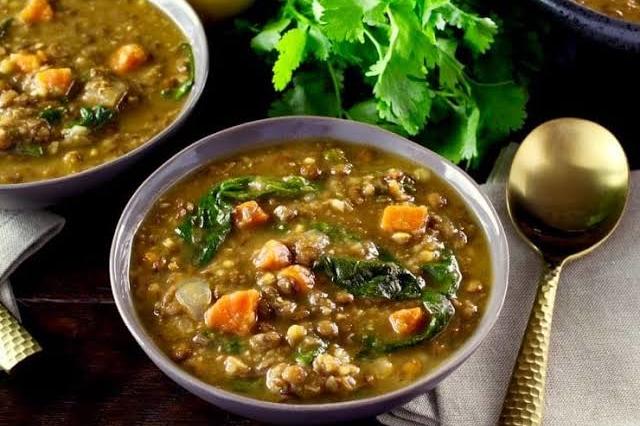 طريقة عمل السبانخ بالصلصة والأرز بنكهة مختلفة