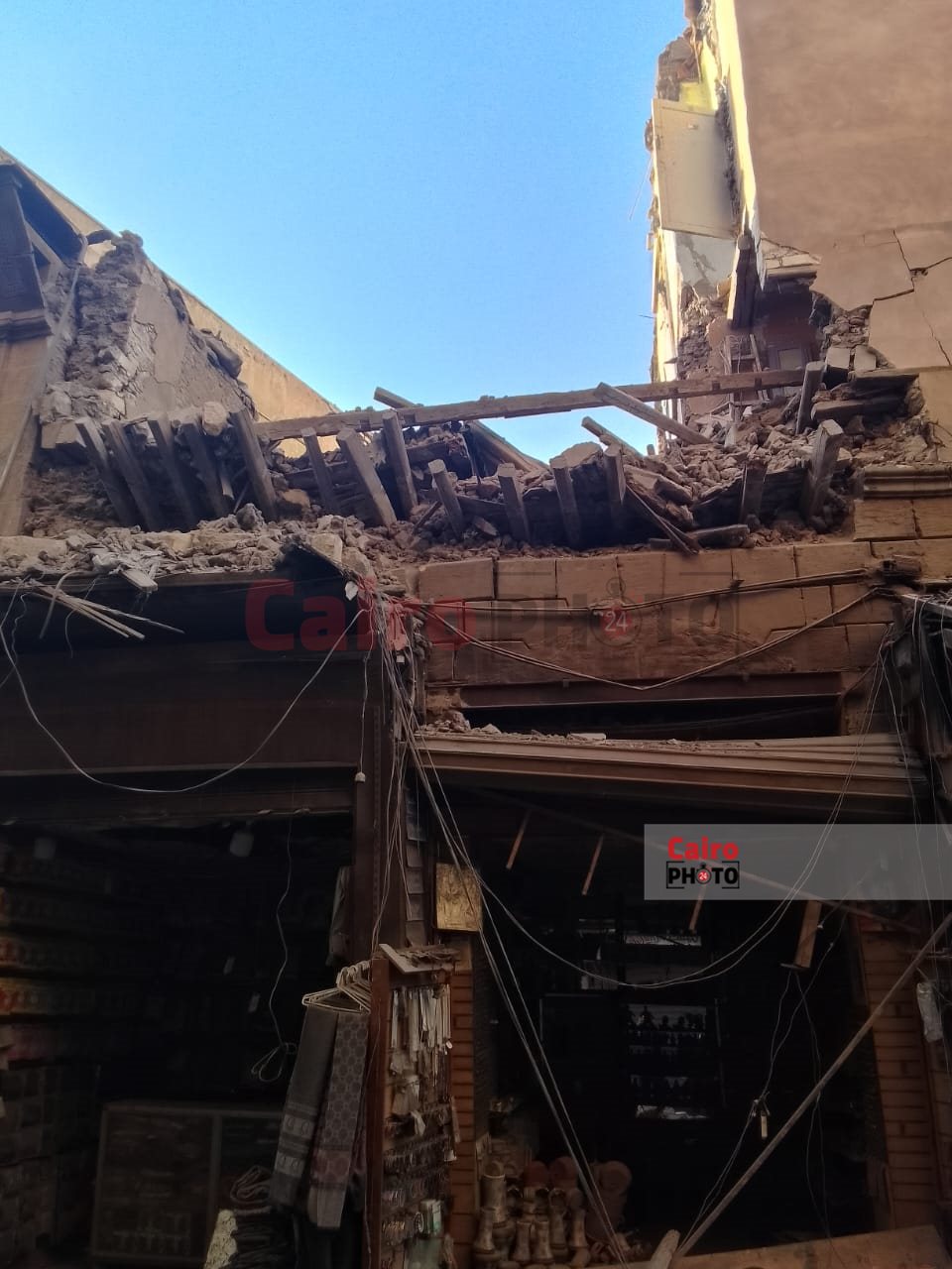 انهيار عقار الجمالية (2)