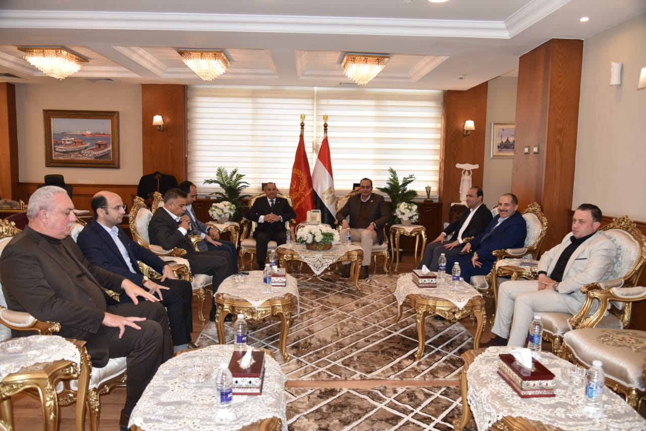 محافظ بورسعيد يستقبل رئيس هيئة الرعاية الصحية