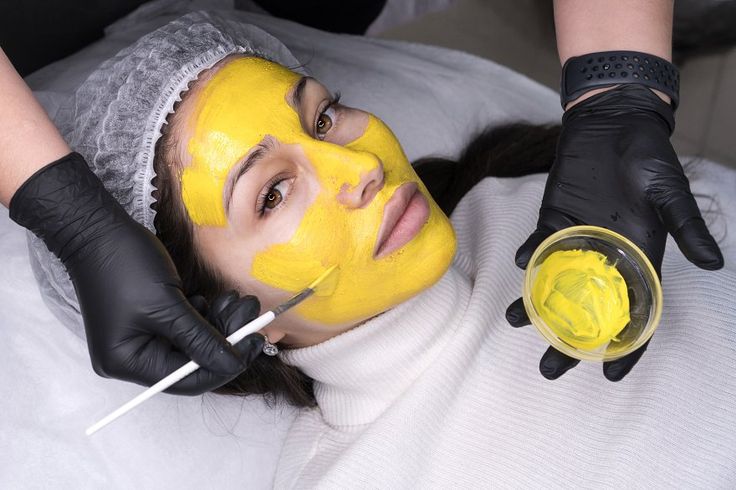 ماسك الكركم والليمون لتفتيح البشرة