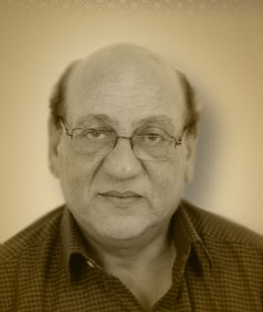 الكاتب والأديب عاطف عبد الرحمن 