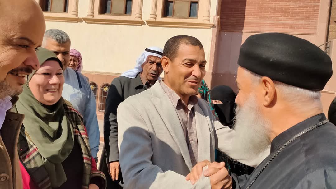 رئيس مدينة رأس سدر يقدم التهنئة للأقباط 