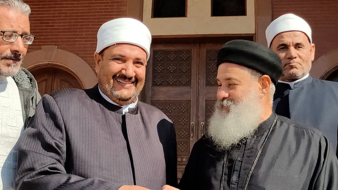 رئيس مدينة رأس سدر يقدم التهنئة للأقباط 