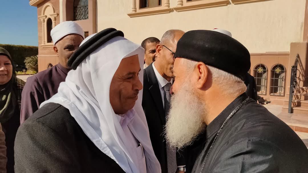 رئيس مدينة رأس سدر يقدم التهنئة للأقباط 