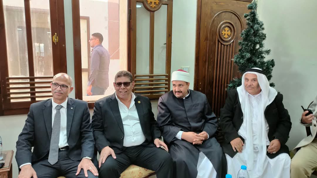 رئيس مدينة رأس سدر يقدم التهنئة للأقباط 