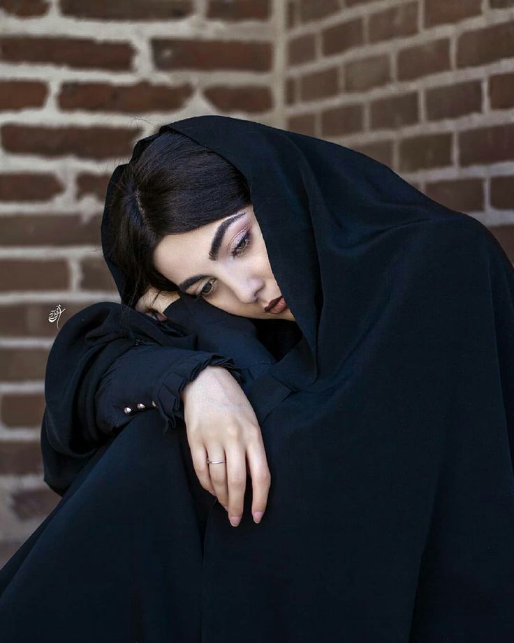 خلفيات بنات حزينة للواتس