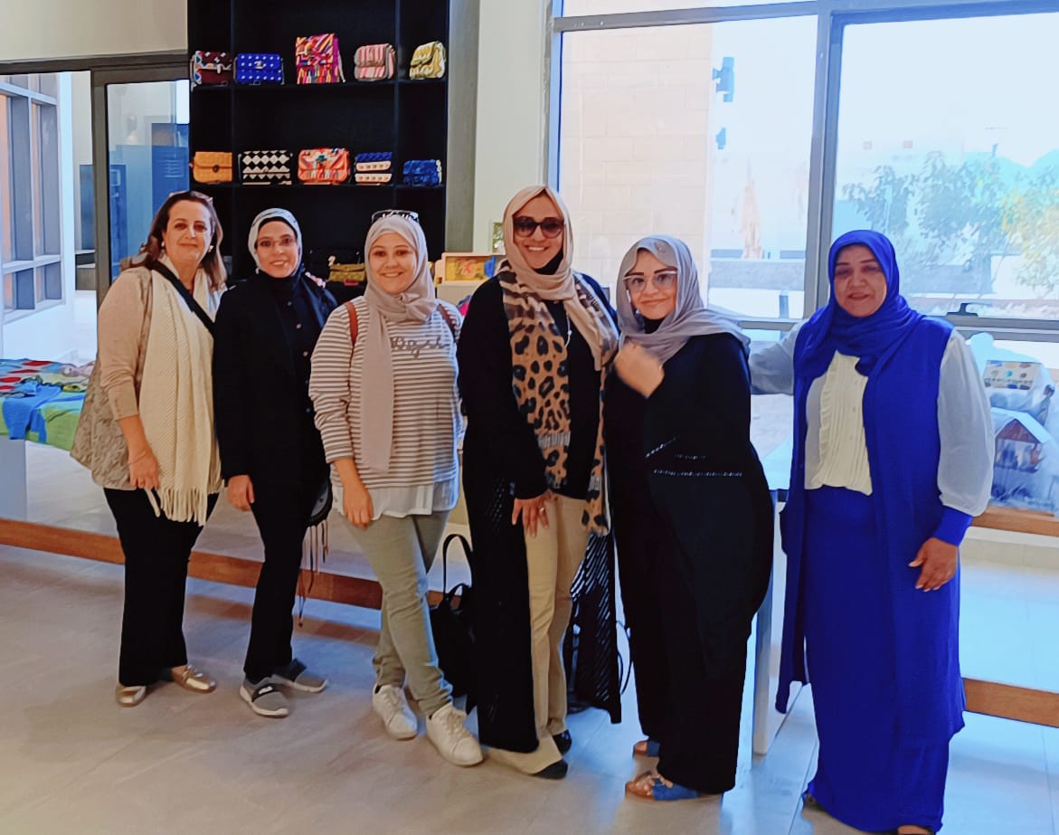 محافظ جنوب سيناء يتفقد معرض الحرف اليدوية