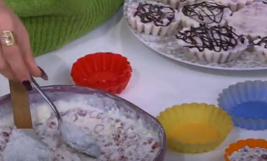 طريقة عمل آيس كريم رمان بالشوكولاتة