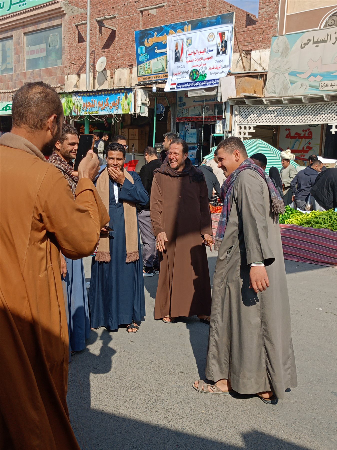 جانب من إقبال أهالي رأس سدر على سوق اليوم الواحد