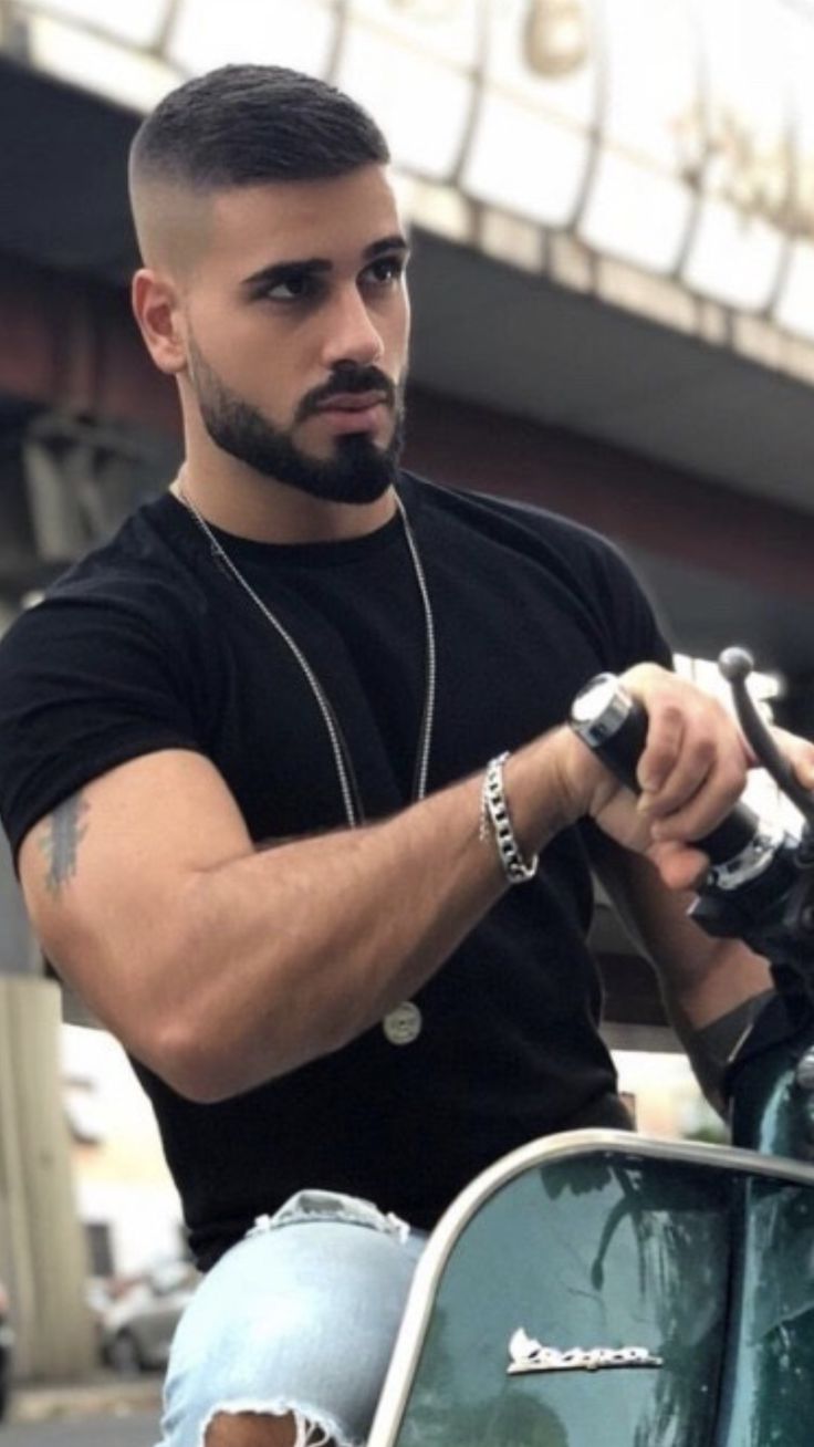 قصات شعر قصير للشباب