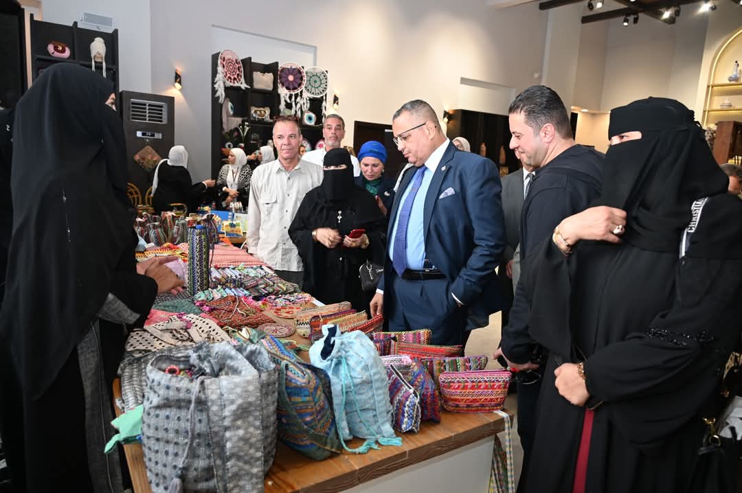 محافظ جنوب سيناء يتابع انطلاق سباق الهجن والتراث البدوي