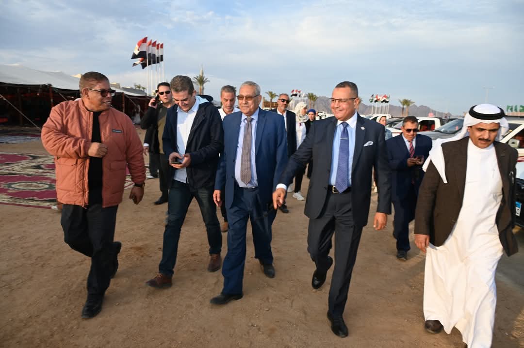 محافظ جنوب سيناء يتابع انطلاق سباق الهجن والتراث البدوي